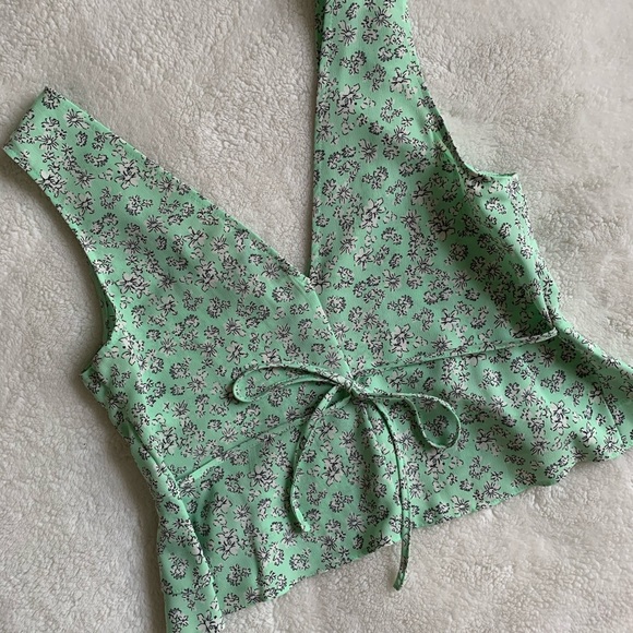 Primark Tie Back Floral Crop Blouse - Picture 7 of 7